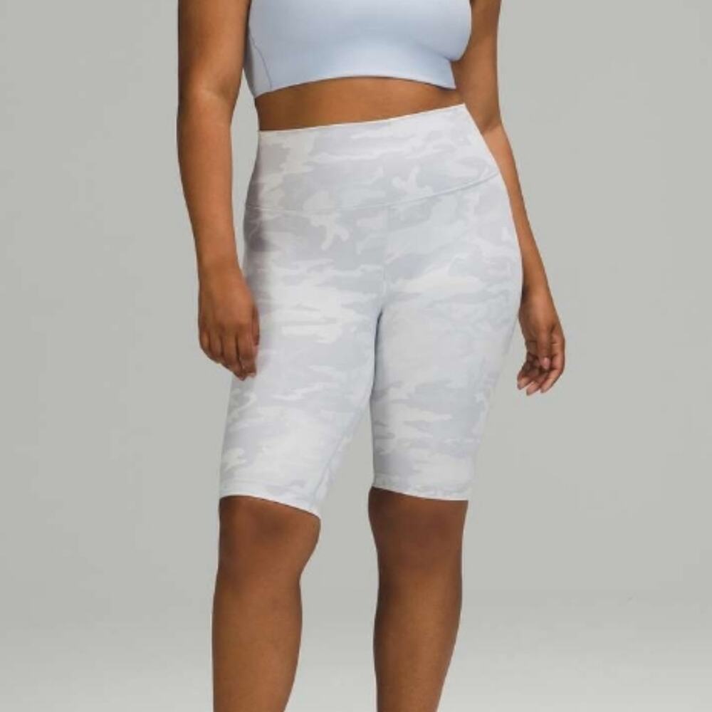 Lululemon Incognito Camo Jacquard Alpine White 10" Ribbed Wunder Under Shorts 10